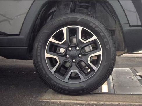 Used 2019 Jeep Compass Trailhawk image 5