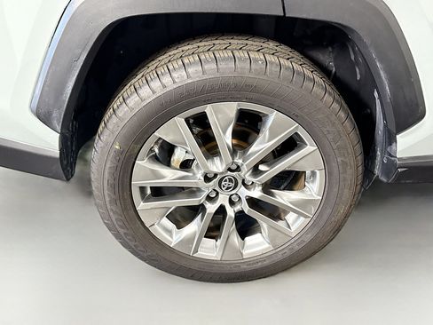 Used 2019 Toyota RAV4 XLE Premium image 33