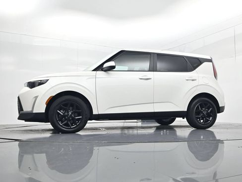 Certified 2025 Kia Soul LX w/ LX Technology Package FWD image 33