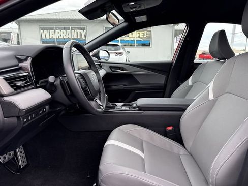 Used 2025 Toyota Camry SE FWD image 11