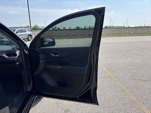 Used 2021 GMC Acadia SLE w/ Driver Convenience Package image 18