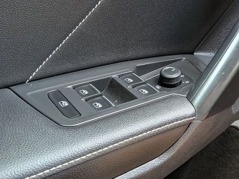 Used 2023 Volkswagen Tiguan SE w/ Panoramic Sunroof Package image 27