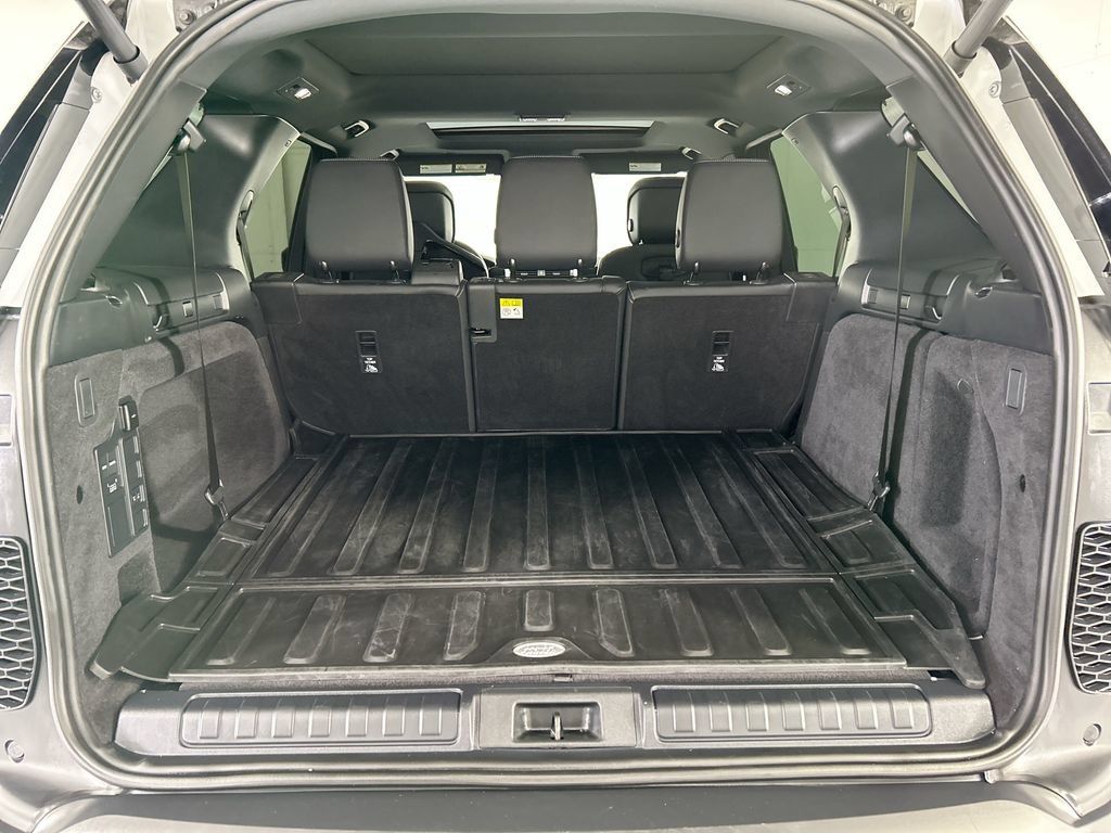 Certified 2025 Land Rover Discovery S AWD/4WD image 27