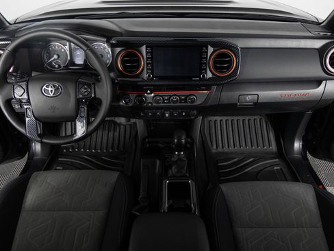 Used 2022 Toyota Tacoma TRD Sport w/ Technology Package image 33