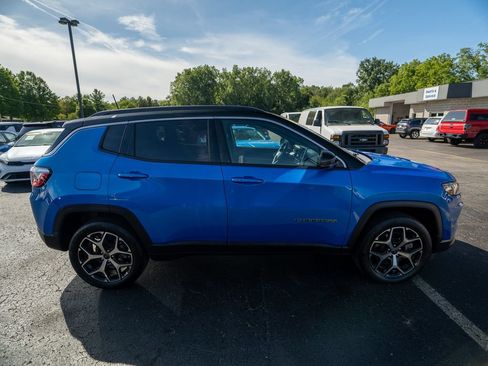 Used 2025 Jeep Compass Limited AWD/4WD image 5