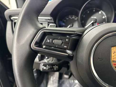 Certified 2025 Porsche Macan image 38
