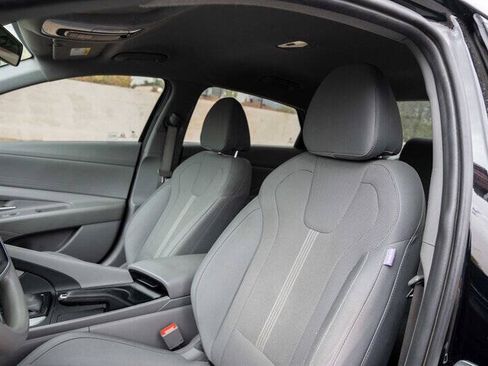 Used 2021 Hyundai Elantra SE FWD image 10