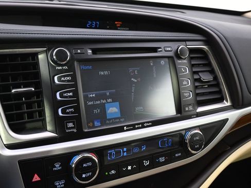 Used 2017 Toyota Highlander Limited AWD/4WD image 29