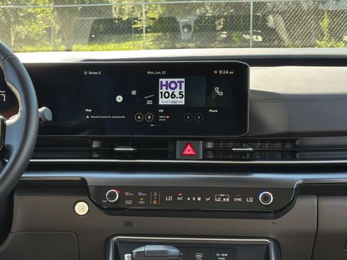 Used 2026 Kia Carnival FWD image 21