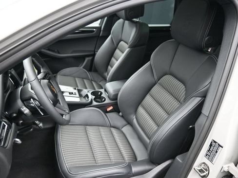 New 2026 Porsche Macan Turbo AWD/4WD image 5