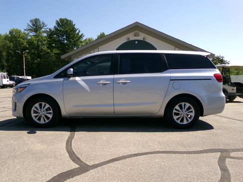 Used 2018 Kia Sedona L image 2