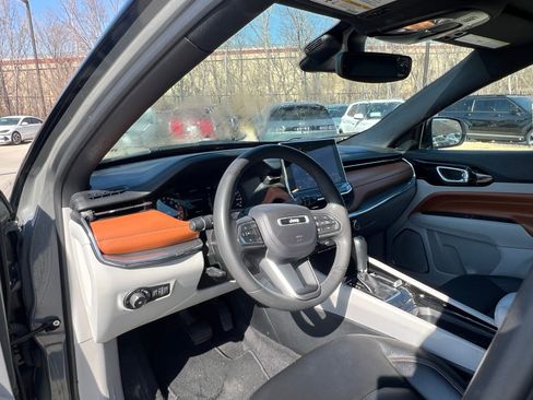 Used 2024 Jeep Compass Limited image 21