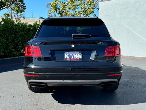 Used 2017 Bentley Bentayga image 12