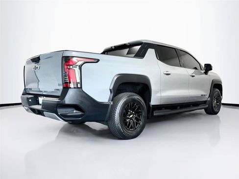 Used 2026 Chevrolet Silverado EV LT AWD/4WD image 5