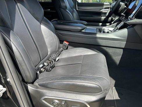 Used 2024 Jeep Wagoneer Series II w/ Flexible Seating Group image 20