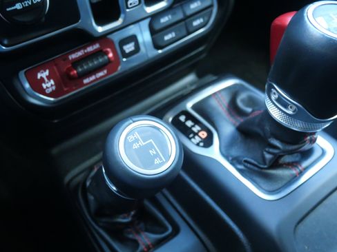 Used 2019 Jeep Wrangler Unlimited Rubicon w/ Dual Top Group image 19