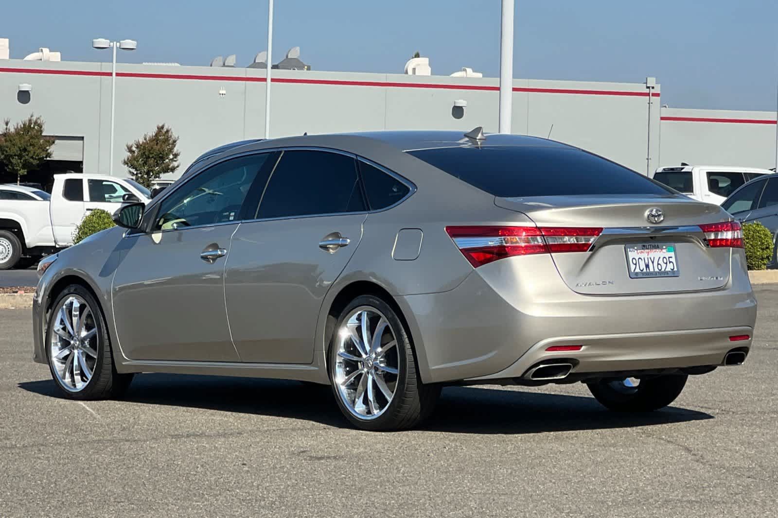 Used 2013 Toyota Avalon Limited w/ Technology Pkg FWD image 7