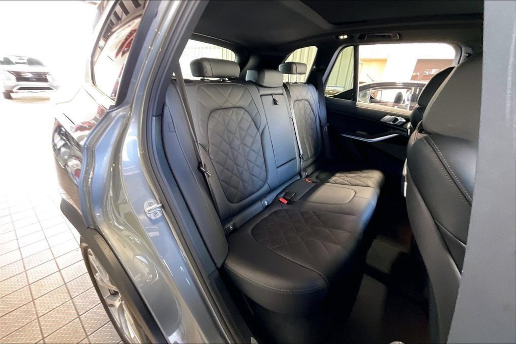 Used 2026 BMW X5 xDrive40i AWD/4WD image 15