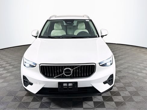 Used 2023 Volvo XC40 B4 Plus w/ Driver Assist Package FWD image 2
