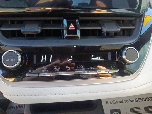 Used 2025 Toyota Corolla SE image 23