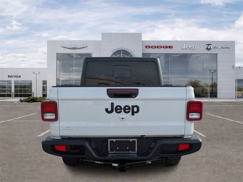 Certified 2023 Jeep Gladiator Sport AWD/4WD image 4