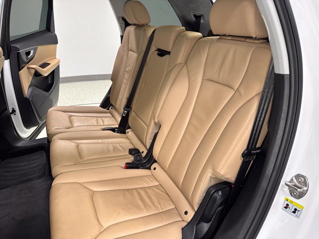 Used 2023 Audi Q7 2.0T Premium w/ Convenience Package AWD/4WD image 2