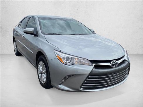 Used 2017 Toyota Camry LE FWD image 3