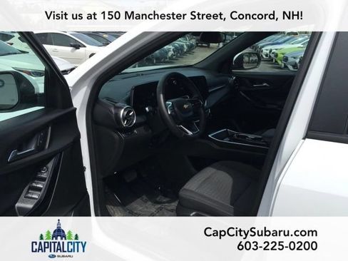 Used 2025 Chevrolet Equinox LT FWD image 12