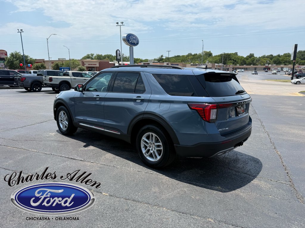 Used 2025 Ford Explorer Active w/ Active Comfort Package RWD image 5