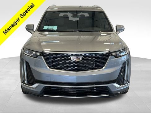 Used 2023 Cadillac XT6 Premium Luxury image 2