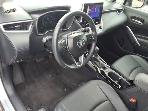 Used 2025 Toyota Corolla Cross XLE w/ Convenience Package AWD/4WD image 6