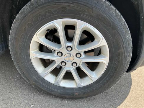 Used 2014 Jeep Grand Cherokee Laredo w/ 18" Wheel & 8.4" Radio Group AWD/4WD image 11