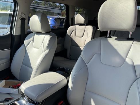 Used 2024 Kia Telluride S w/ S Sunroof Package image 9