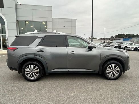 Used 2022 Nissan Pathfinder SL FWD image 5