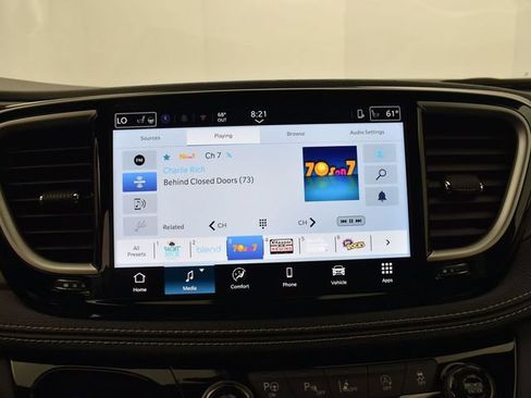 Used 2025 Chrysler Pacifica Select AWD/4WD image 12