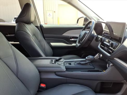 Used 2024 Toyota Grand Highlander FWD image 8