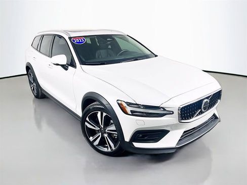 Used 2023 Volvo V60 B5 Cross Country Plus AWD/4WD image 2