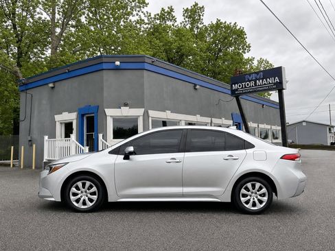 Used 2023 Toyota Corolla LE FWD image 3