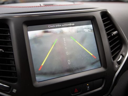 Used 2022 Jeep Cherokee Trailhawk w/ Premium Leather Package image 18