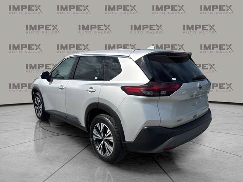 Used 2021 Nissan Rogue SV FWD image 2