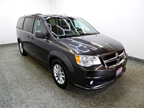 Used 2019 Dodge Grand Caravan SXT FWD image 3