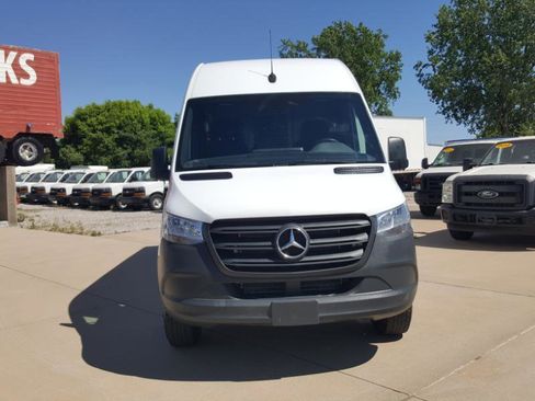 Used 2021 Mercedes-Benz Sprinter 2500 image 4