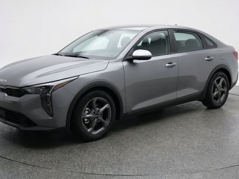 Used 2025 Kia K4 FWD image 3