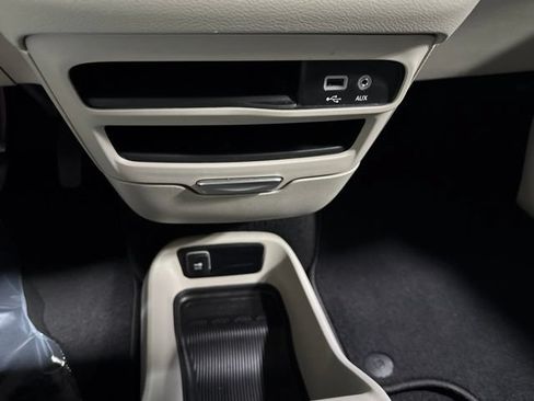 Used 2020 Chrysler Voyager LX FWD image 22