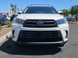 Used 2018 Toyota Highlander SE w/ Carpet Mat Package (TMS) AWD/4WD video 2