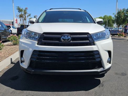 Used 2018 Toyota Highlander SE w/ Carpet Mat Package (TMS) AWD/4WD image 2