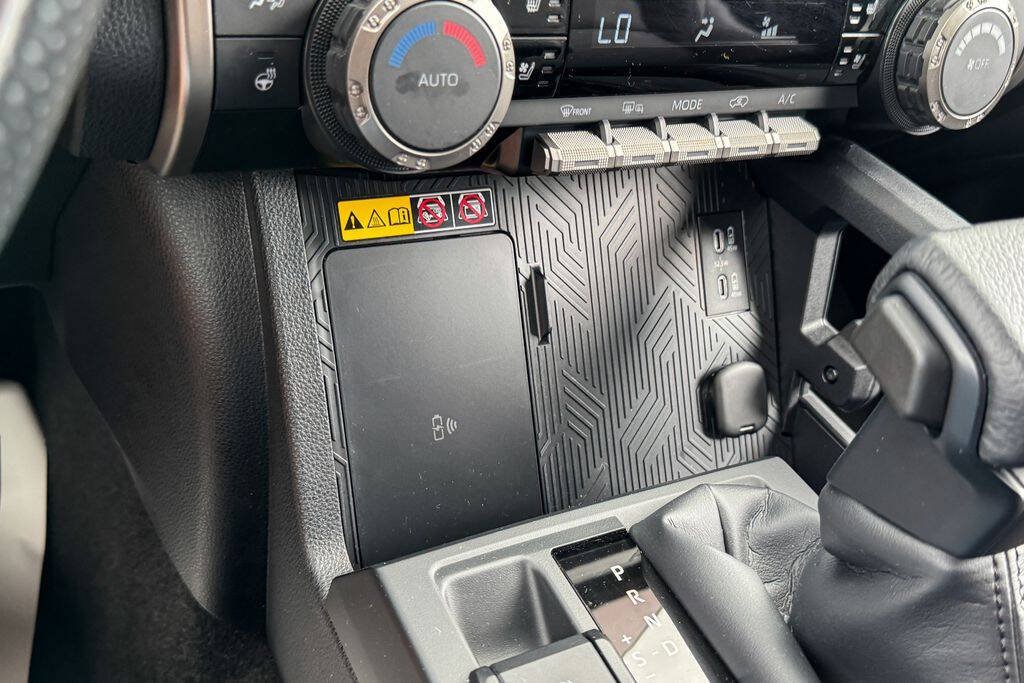 Used 2025 Toyota 4Runner 4WD image 34