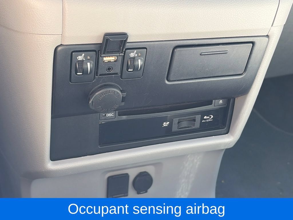 Used 2018 Toyota Sienna XLE Premium w/ Carpet Mat Package FWD image 27