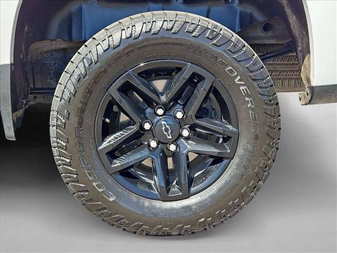 Certified 2021 Chevrolet Silverado 1500 Custom Trail Boss w/ LPO, Dark Essentials Package AWD/4WD image 30
