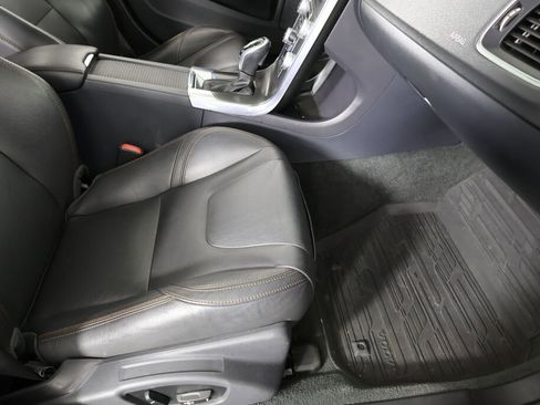 Used 2016 Volvo V60 T5 Cross Country Platinum image 26